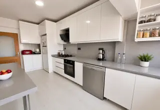 Oğuzlar Mah. Ara Katta//site İçerisin'de//merkezi Konum