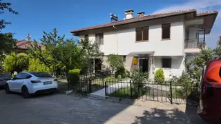 Site İçerisinde, Eşyalı Kiralık Tripleks Villa | Deniz Manzaralı