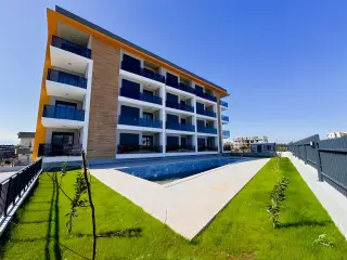 Kat Müliyetli | Krediye Uygun | Açık-kapalı Otoparklı | Havuzlu