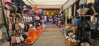 Pazartesi Pazarında Devren Kiralık Masrafsız Ayakkabı & Çanta Dükkanı