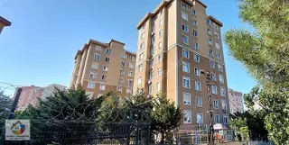 Ataşehir Let's Club Bitişiği Geniş Oturuma Hazır Boş 3+1 140m2