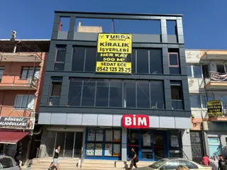 Turpa Konumevden Karabaglar Sırrı Atalay Caddesinde Kiralık İşyerleri