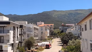 Kuşadası Güzelçamlı’da Denize 900m Oturuma Hazır Satılık 2+1 Daire