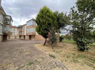 Arabacı Alanı Mah'de Satılık 3+1 Garajlı 3.kat Geniş Daire