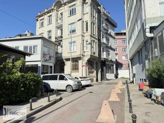 Beyoğlunda Şişhane Metroya Adım Mesafede Müstakil Kiralık Bina