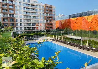 Sur Yapı Metrogarden Uzmanı Leyla Şimşek 2+1 87m² Havuz Cepheli