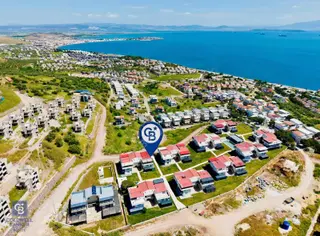 Havuzlu Site , Deniz Manzaralı, Geniş Bahçeli 1+1 Fırsat Daire