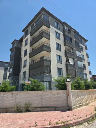 Büyük Kumköprü Mh Site İçi Yüksek Giriş Kat Lüx Evebeyn Banyolu 3+1 Dairemiz Satılık