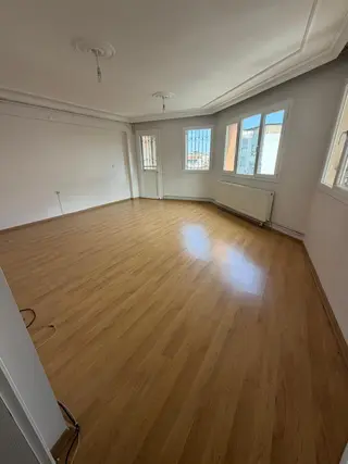 Üzümcü Okulu Eski İzmir Caddesi Yürüme Mesafesi 140 M2 Kiralık