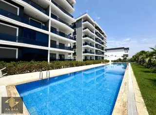 Klimalı Abonelikli Kapalı Otopark Havuzlu Her Şey Tam Geniş 1+1