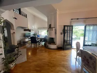 Koşu Yolu Yakını Esnaf Sitesinde 6+1 Triplex Satılık Villa