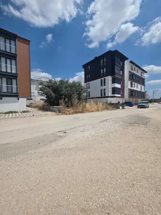 Barış Mahallesi'nde İmarlı Satılık 502m² Fırsat Arazi