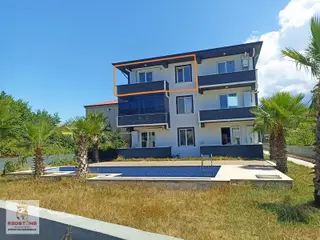 Karasu Adliye Yakını Önü Asfalt Ve Açık Kombili 2+1 Daire