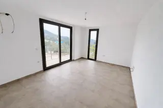 Gümüşlük,merkez'de,üst Kat,1+1,ticari Dükkan,yıllık Kiralık