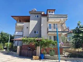Deliktaş Mh De Komple Satılık Bahçeli Bina.