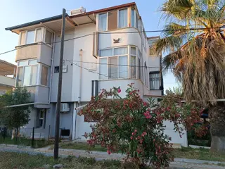 Kuşadası Güzelçamlı'da Denize Yakın Satılık 4+1 Tripleks Villa