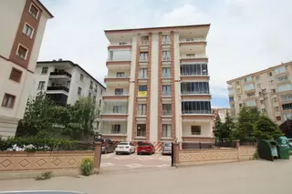 Aksaray Ereğlikapı 40 M Yola Komşu 3+1 Satılık Geniş-temiz Daire