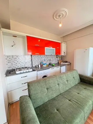 Yüksel Şahin Den Beyhekim De Fırat Caddesi Cepheli Yatay 1+1 Eşyalı Kiralık Daire