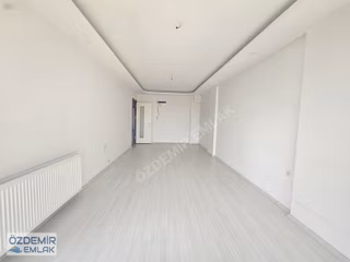 Özdemir Emlaktan Cadde Üzerinde Kiralık 2+1 Daire
