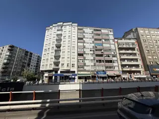 100. Yıl Bulvarında Eşyalı 2+1 Kiralık Daire Merkezi Konum