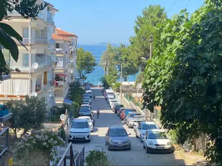 Çınarcık Harmanlar’da 2+1 90 M2 Denize 50 Adım Giriş Katı