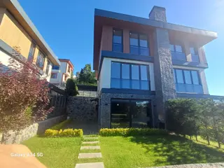 Remax Anka'dan Site İçinde 3+1 Deniz Manzaralı Kiralık Villa