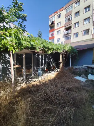 Silivri Merkezde Satılık 185 Metrekare Arsalı Müstakil Ev