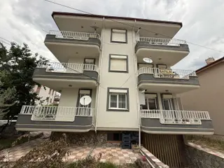 Çivril Çarşı Merkezde Satılık 3 Katlı Bina.............!!!!!!!!!