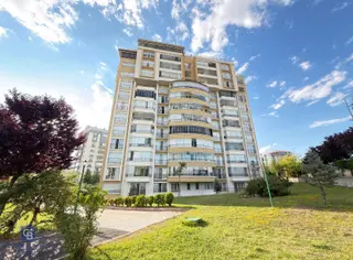 Batıkent Merkezi Konumda Ara Kat Geniş 3+1 Daire