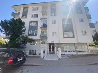 Öveçlerde Merkezi Konumda Uygun Fiyatlı Acil Satılık 3+1 Daire