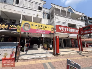 Lara Caddesi Üzerinde Devirlik Berber Dükkanı