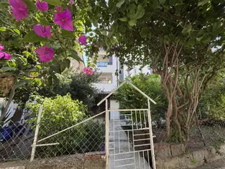 Merkezi Konumda Geniş Ve Ferah Toplamda 3 Yatak Odalı