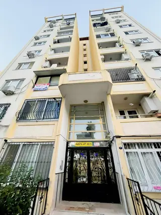 Karşıyaka Zübeyde Hanım Mahallesinde Kiralık Ferah 2+1 Daire