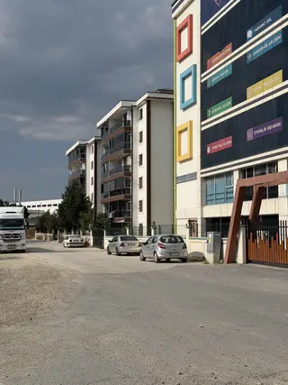 Çerkezköy'de Kizilpinar Mahallesi'nde Selimiye Okullar Yanı3+1