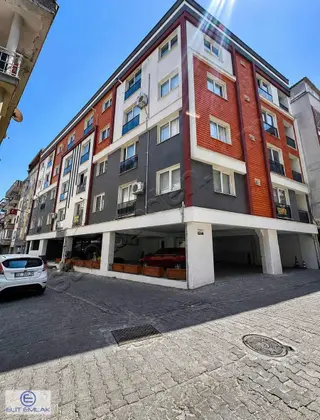 Cuma Mahallesi Eşyalı Kiralık 2+0 Ara Kat Daire