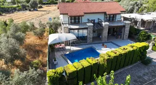 Yeşil Üzümlü De Satılık Müstakil Villa.