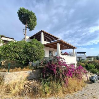 Gümüşlük Kiralık 3+ 1 Eşyalı Yazlık