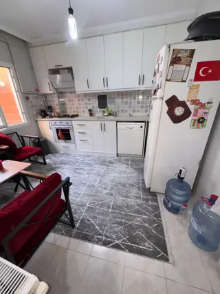 Acil Satılık Turgutlu İstiklal Mahallesinde 95 M2 2+1 Doğalgazlı 3.kat Ara Kat Bakımlı Daire