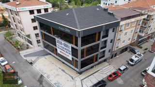 Salih Omurtak'ta İskanlı Sıfır Binada Kiralık Ofis Katları