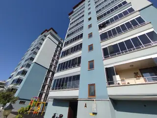 Yeski Emlâk İnşaattan Kiralık 3+1 Caddeye Cephe Site İçinde
