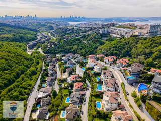 Acarkent'te Yüksek Konumlu Asansörlü Havuzlu Masrafsız Villa 6+2