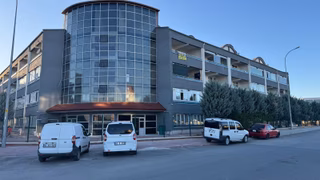 Kosova Mh Kiralık 1+1 Eşyalı Daire Servis Güzergahı Üzerinde