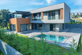 Güzelbahçe Çamlıda 780 M2 Arsa İçerisinde Müstakil Satılık Villa