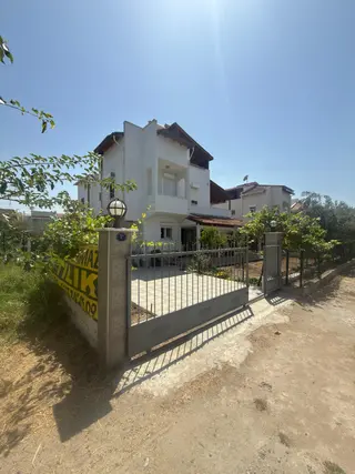Saadet Korkmaz'dan Cumhuriyet'de Satılık 5+1 İkiz Nizam Villa