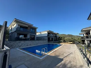 Güçlü Kardeşler Altınoluk Merkezde 2+1 Havuzlu Site Lüks Daire