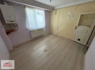 Mimar Emlak'dan Satılık 2+1 80m2 Az Katlı Binada Camları Yüksek! - 1