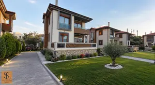 Ayvalık Sahilkent'te Havuzlu Site İçi Satılık 5+2 Müstakil Villa