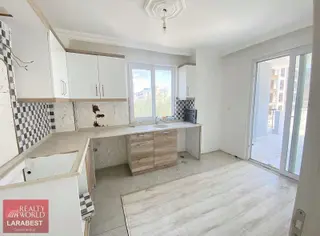 Döşemealtı Yeniköy'de Geniş Teraslı 2+1 Katta Ofis