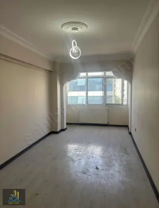 Yeşilkent Mahallesinde Cadde Üstü Satılık Daire