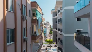 Mahmutlar'da Geniş 2+1 Ayrı Mutfaklı Denize 20 M Kelepir Daire